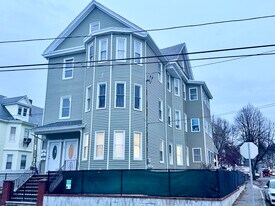 150 Pleasant St in Lowell, MA - Building Photo