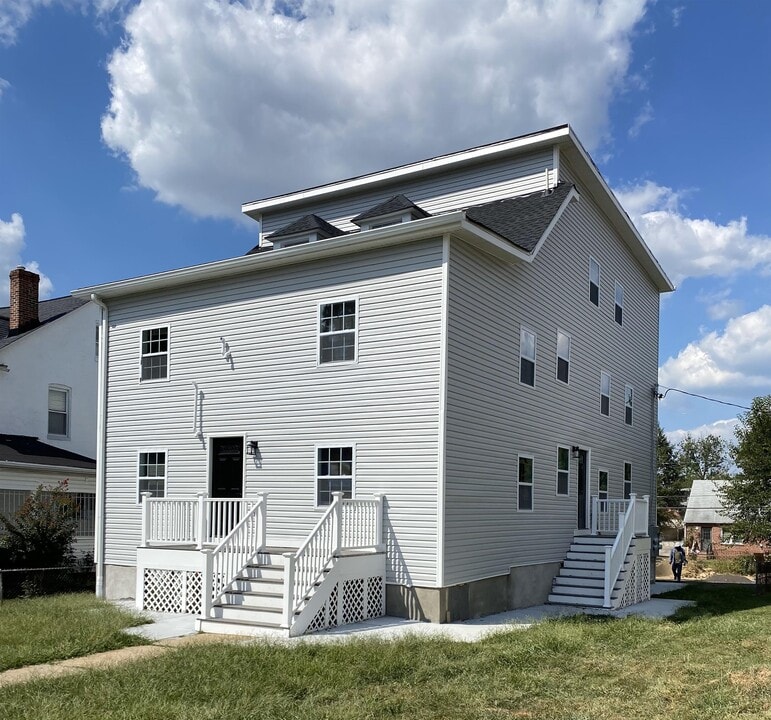 4108 Groveland Ave in Baltimore, MD - Building Photo