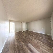 611 Hickory Hill Ln in Des Moines, IA - Building Photo - Building Photo