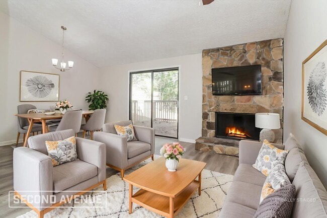 2196 Scarbrough Dr in Stone Mountain, GA - Foto de edificio - Building Photo