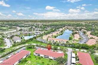 192 Furse Lakes Cir-Unit -H11 in Naples, FL - Foto de edificio - Building Photo