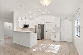 7124 72nd St N in Pinellas Park, FL - Building Photo - Building Photo