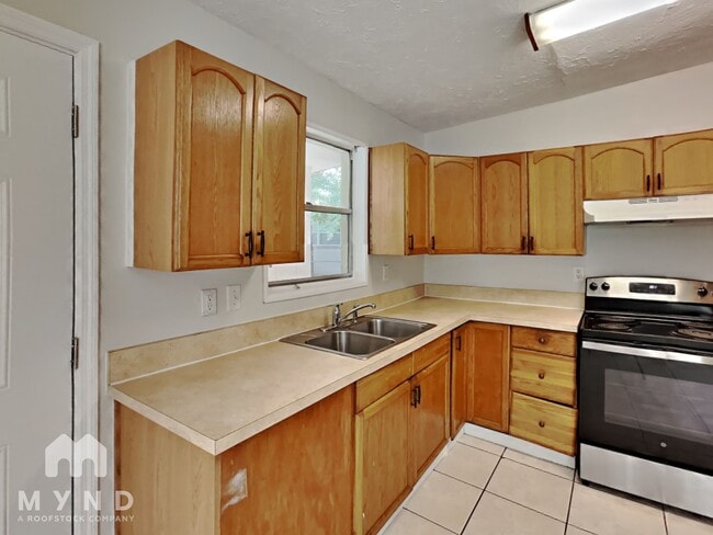 7045 Rollo Rd in Jacksonville, FL - Building Photo - Building Photo