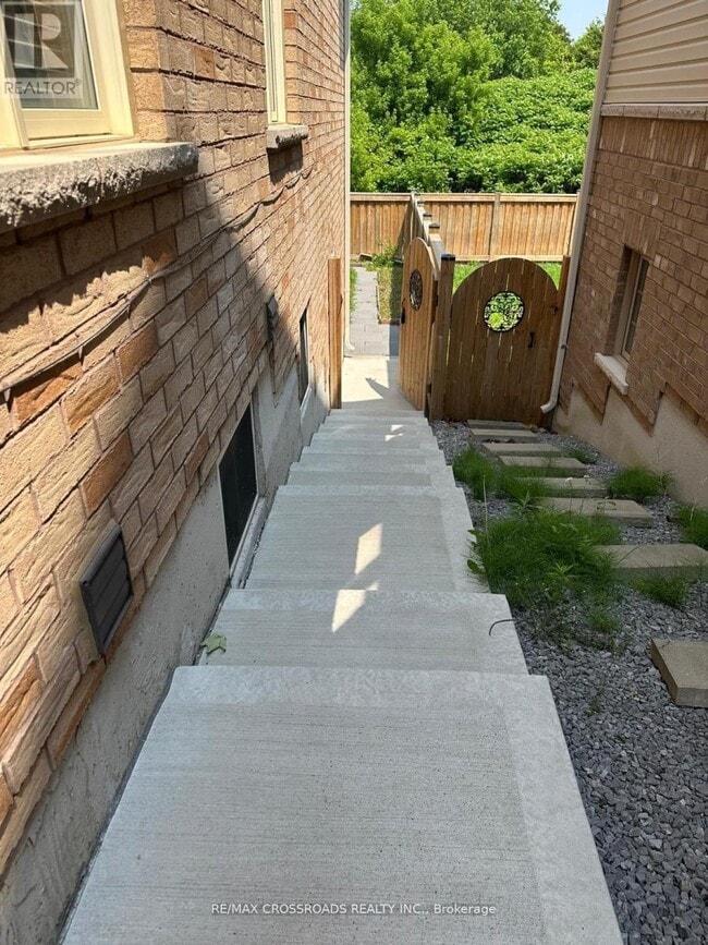 2449 Secreto Dr in Oshawa, ON - Building Photo - Building Photo