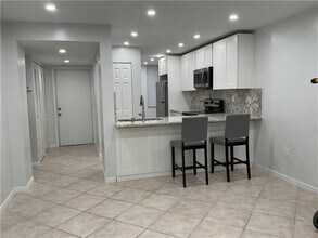 6800 Cypress Rd in Plantation, FL - Building Photo - Building Photo