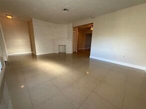 7654 Indigo St in Miramar, FL - Building Photo - Building Photo