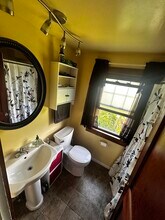 16 Cove Ct, Unit B in Rochester, NH - Foto de edificio - Building Photo