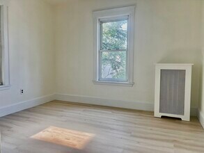 5 Magnus Ave, Unit 3 in Somerville, MA - Foto de edificio - Building Photo