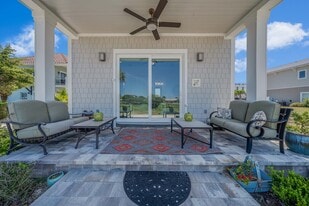 109 E Lakeshore Dr in Panama City Beach, FL - Building Photo