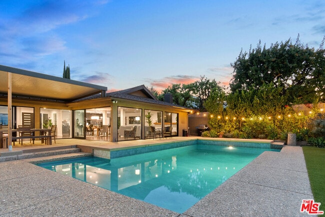 3235 Steven Dr in Los Angeles, CA - Building Photo - Building Photo
