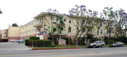 Tarzana Courtyard in Tarzana, CA - Building Photo - Building Photo