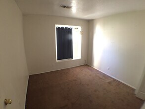 1368 Lil Ave NE in Rio Rancho, NM - Building Photo - Building Photo