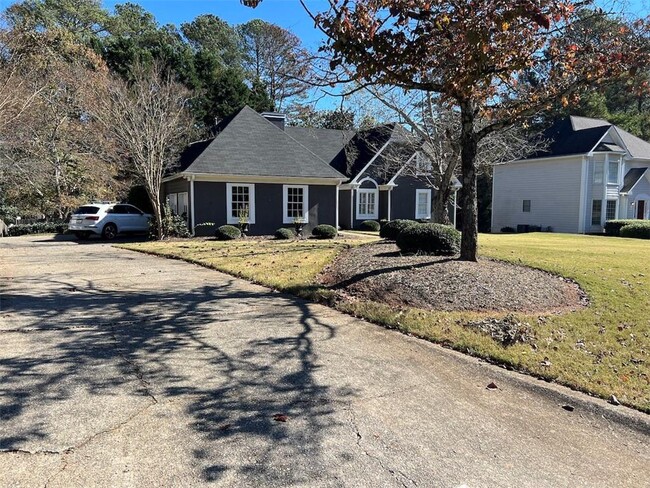 11205 Surrey Park Trail in Duluth, GA - Foto de edificio - Building Photo