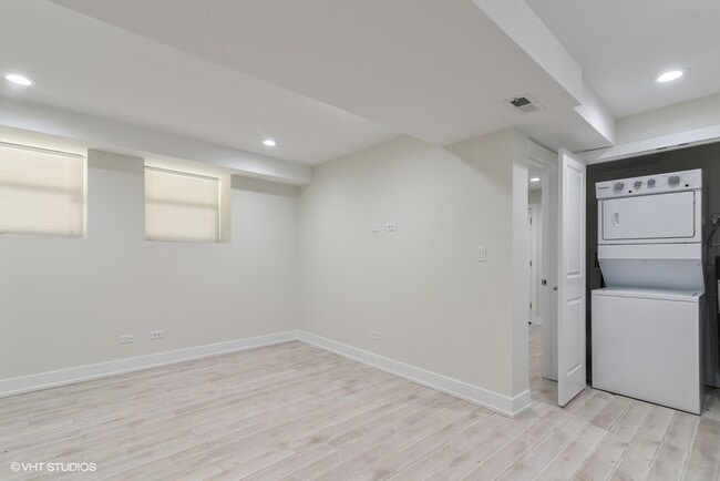 1914 W Crystal St in Chicago, IL - Building Photo - Building Photo