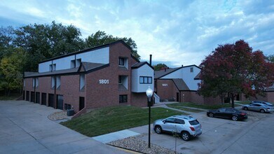 1801 Ridgehaven Ct in Lincoln, NE - Building Photo - Building Photo