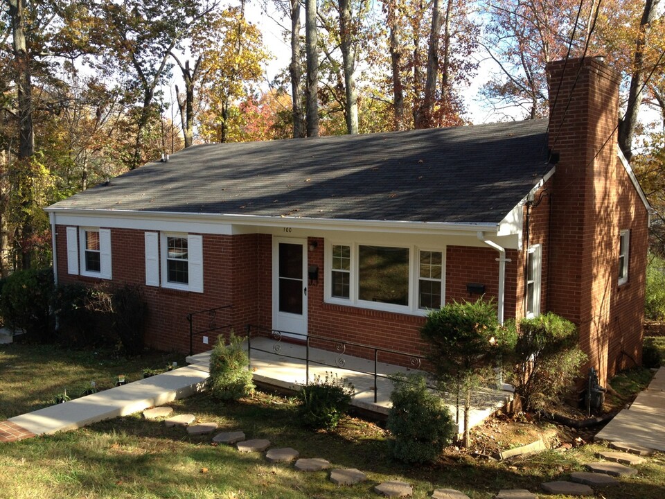 100 Marion Ct in Charlottesville, VA - Foto de edificio