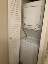 8308 128th Ave NE, Unit 2nd floor in Kirkland, WA - Foto de edificio - Building Photo