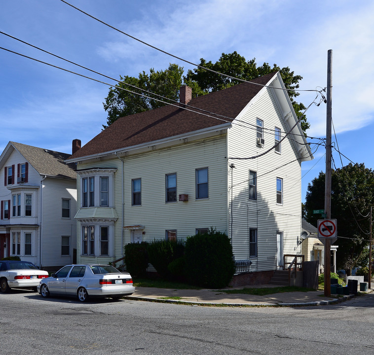 450 East Ave in Pawtucket, RI - Building Photo