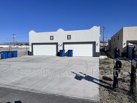 1632 Shamrock Rd in Bullhead City, AZ - Building Photo