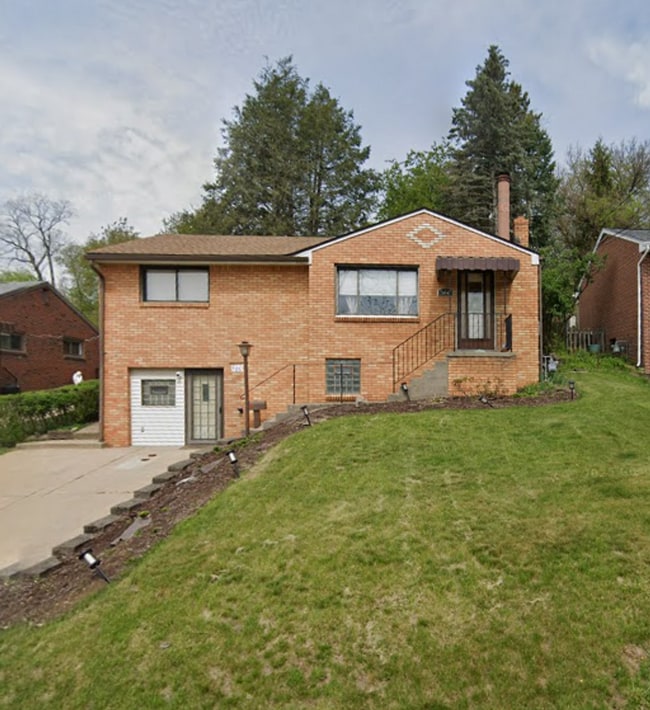 560 E Garden Rd in Pittsburgh, PA - Building Photo - Building Photo