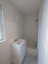 87 Marshall St, Unit 1 in Medford, MA - Building Photo - Building Photo