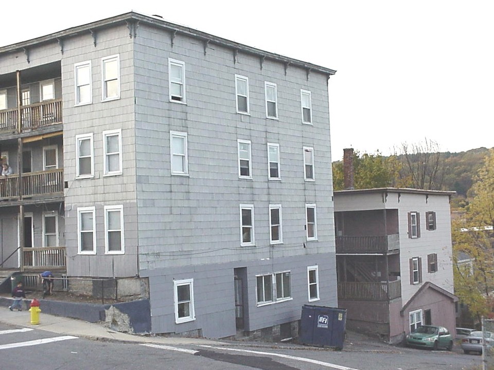 40 Plymouth St in Fitchburg, MA - Building Photo