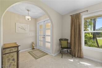 2261 Kings Lake Blvd in Naples, FL - Foto de edificio - Building Photo