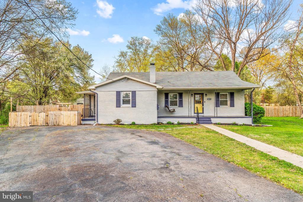 8413 Rosemont Cir in Alexandria, VA - Building Photo