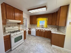 613 W Curtis St in Salinas, CA - Foto de edificio - Building Photo