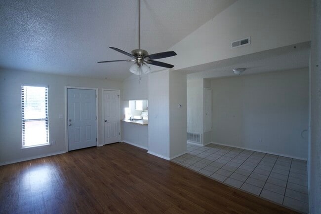 2255 Donna Dr in Norman, OK - Foto de edificio - Building Photo