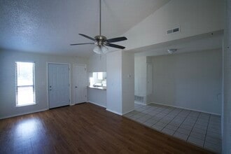 2255b Donna Dr in Norman, OK - Building Photo - Building Photo