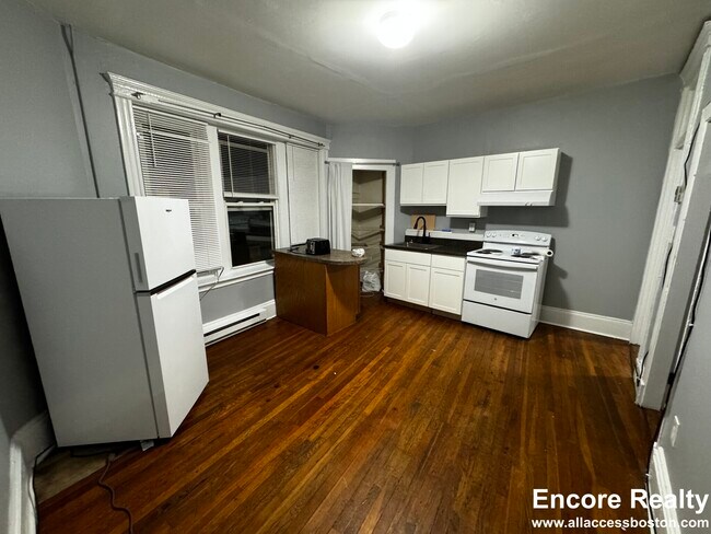 884 Huntington Ave, Unit 7 in Boston, MA - Foto de edificio - Building Photo