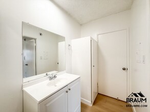 5461 Kester Ave in Los Angeles, CA - Building Photo - Building Photo