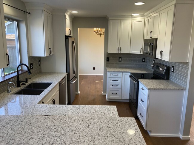 3373 Garland Pl in Enumclaw, WA - Building Photo - Building Photo