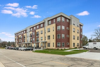 Novation Senior in Madison, WI - Foto de edificio - Building Photo