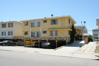 3944 Ingraham St in Los Angeles, CA - Foto de edificio - Building Photo