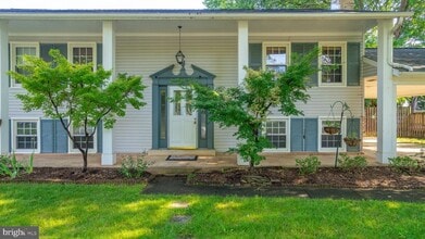 15012 Olddale Rd in Centreville, VA - Building Photo - Building Photo