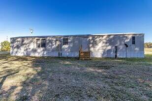 394 Community Dr in Goldsboro, NC - Building Photo