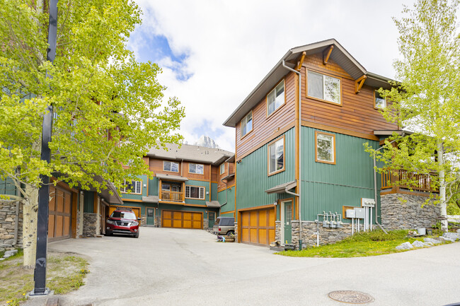 Coyote Ridge in Canmore, AB - Building Photo - Building Photo