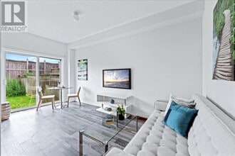 50 Pearcey Cr in Barrie, ON - Building Photo - Building Photo