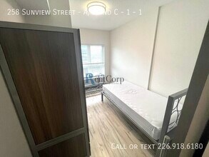 258 Sunview St in Waterloo, ON - Building Photo - Building Photo