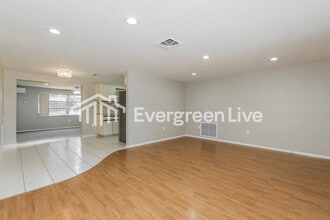 11640 Rocks Ln in Port Richey, FL - Building Photo - Building Photo