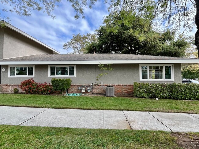 property at 1805 Oak St