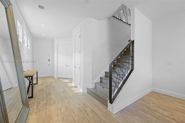 1465 Bursera Ter in Hollywood, FL - Foto de edificio - Building Photo