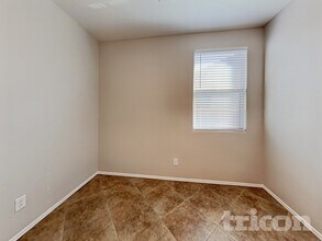 18253 W Eva St in Waddell, AZ - Foto de edificio - Building Photo