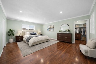 1337 Douglas St in Los Angeles, CA - Building Photo - Building Photo