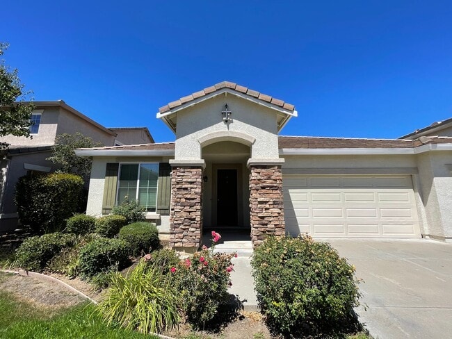 5301 Lotus Pond Way in Elk Grove, CA - Building Photo - Building Photo