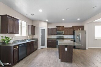 7129 Long Meadow Dr in El Paso, TX - Building Photo - Building Photo