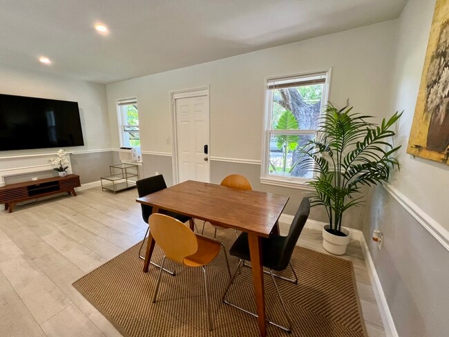 6030 N Bayshore Dr, Unit 2 in Miami, FL - Building Photo - Building Photo