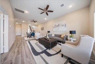 2015 Olivos St in Missouri City, TX - Foto de edificio - Building Photo